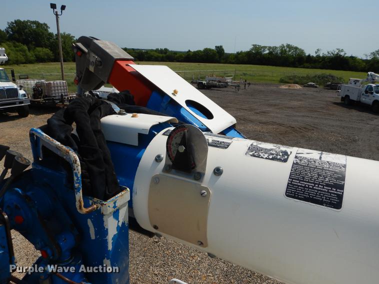 image for item DE1800 1999 GMC C7500 bucket truck