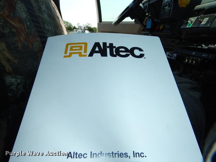 image for item DE1800 1999 GMC C7500 bucket truck