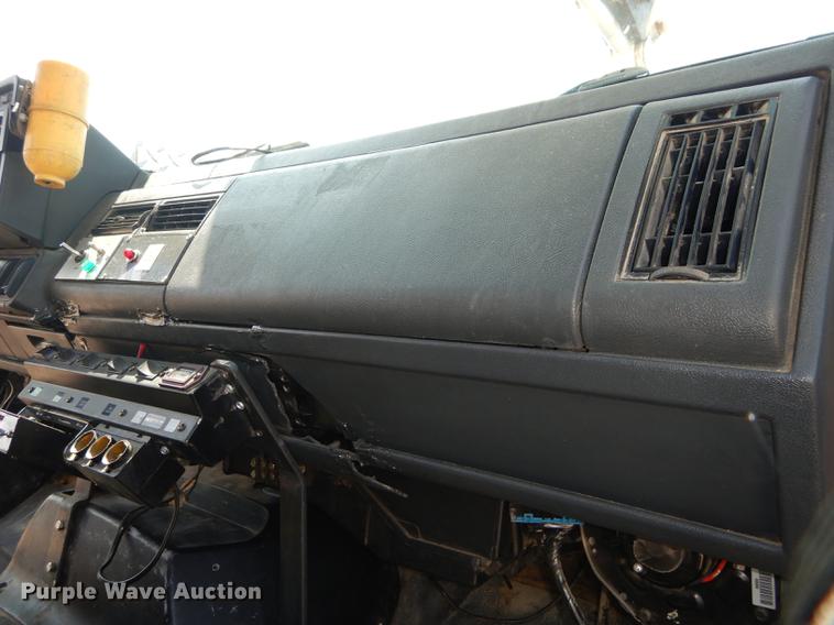 image for item DE1800 1999 GMC C7500 bucket truck