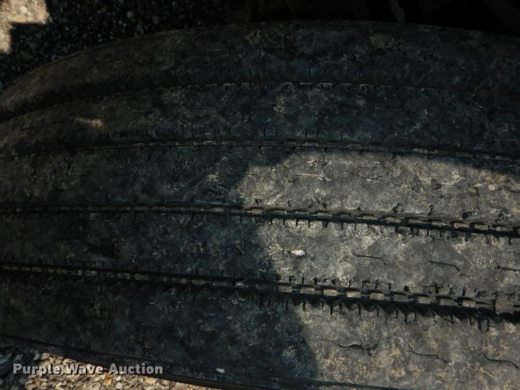 image for item DE1800 1999 GMC C7500 bucket truck