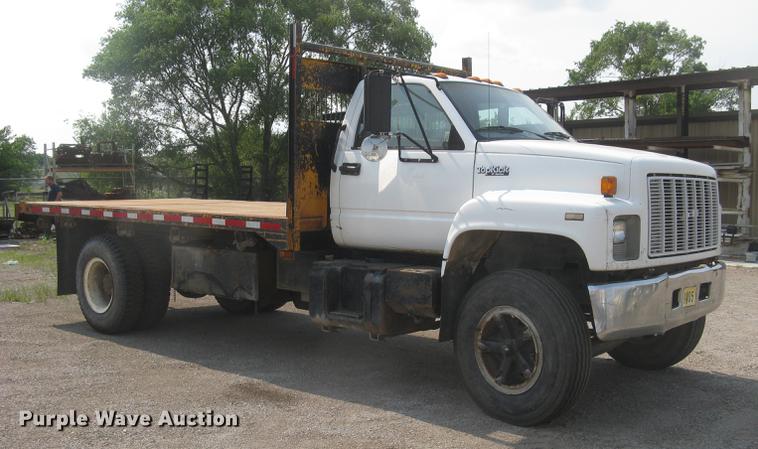 image for item DE2952 1992 GMC TopKick 6500 flat dump bed truck