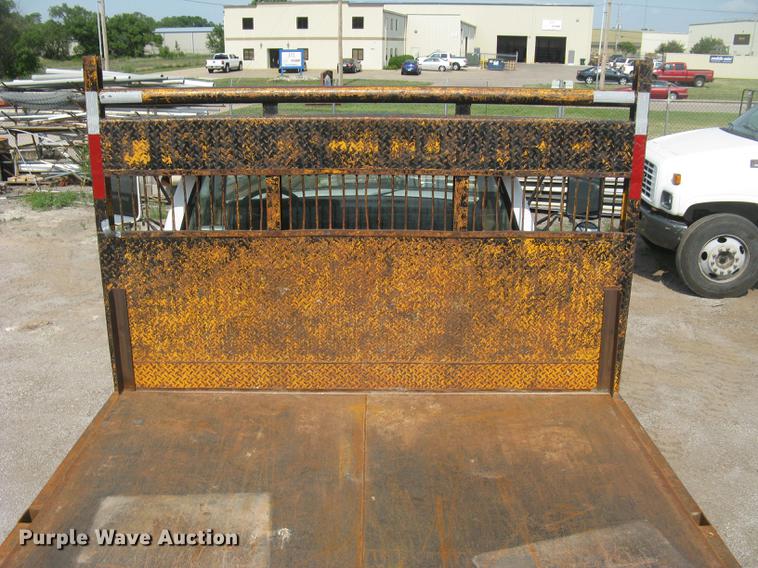 image for item DE2952 1992 GMC TopKick 6500 flat dump bed truck