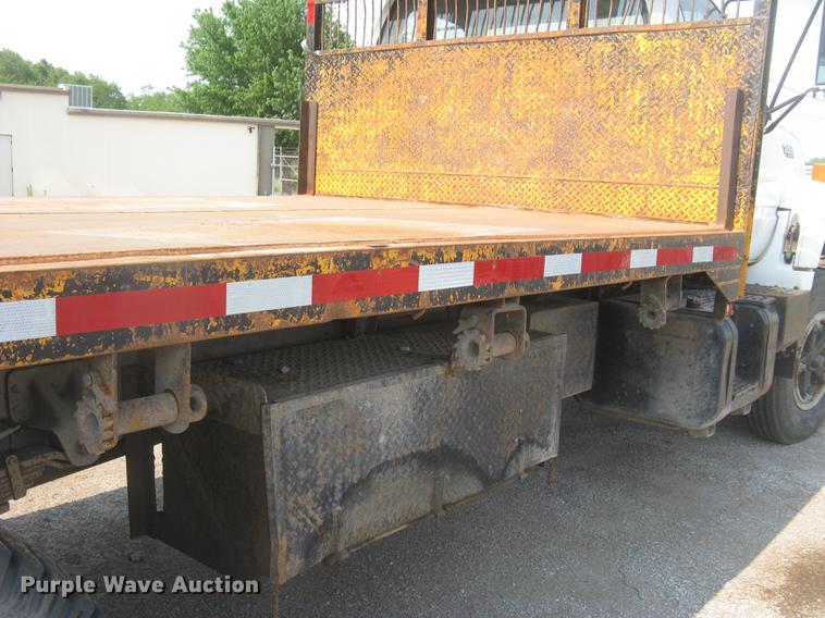 image for item DE2952 1992 GMC TopKick 6500 flat dump bed truck