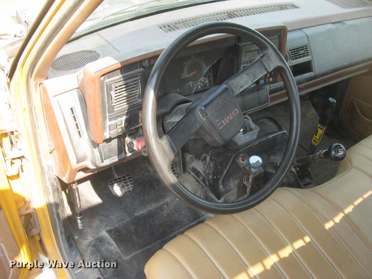 image for item DE2952 1992 GMC TopKick 6500 flat dump bed truck