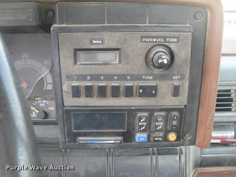 image for item DE2952 1992 GMC TopKick 6500 flat dump bed truck