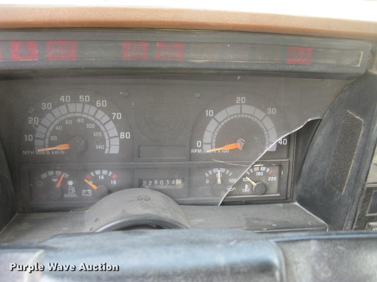 image for item DE2952 1992 GMC TopKick 6500 flat dump bed truck