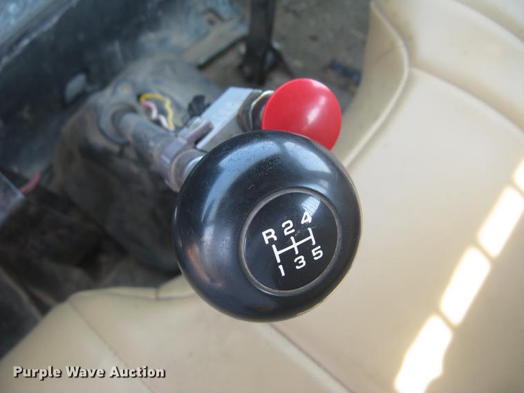 image for item DE2952 1992 GMC TopKick 6500 flat dump bed truck