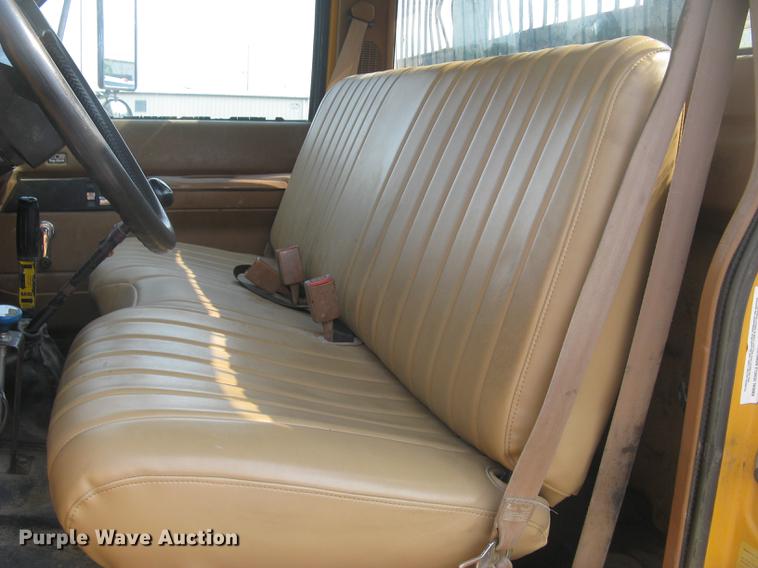 image for item DE2952 1992 GMC TopKick 6500 flat dump bed truck