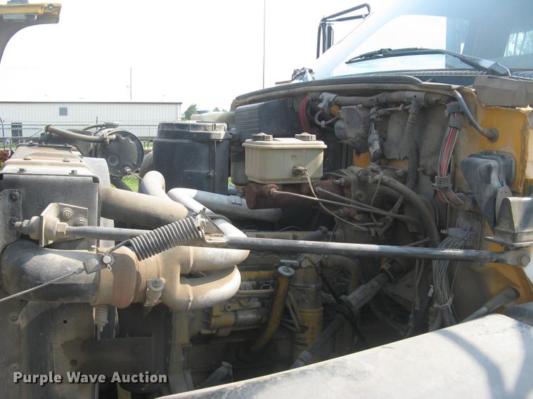 image for item DE2952 1992 GMC TopKick 6500 flat dump bed truck