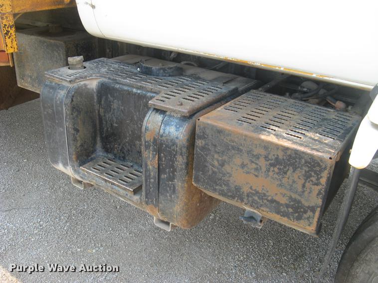 image for item DE2952 1992 GMC TopKick 6500 flat dump bed truck