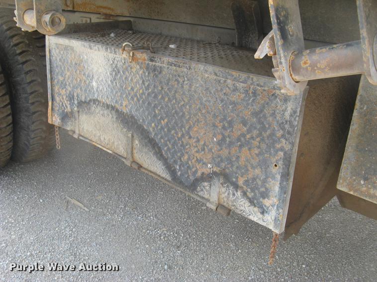 image for item DE2952 1992 GMC TopKick 6500 flat dump bed truck