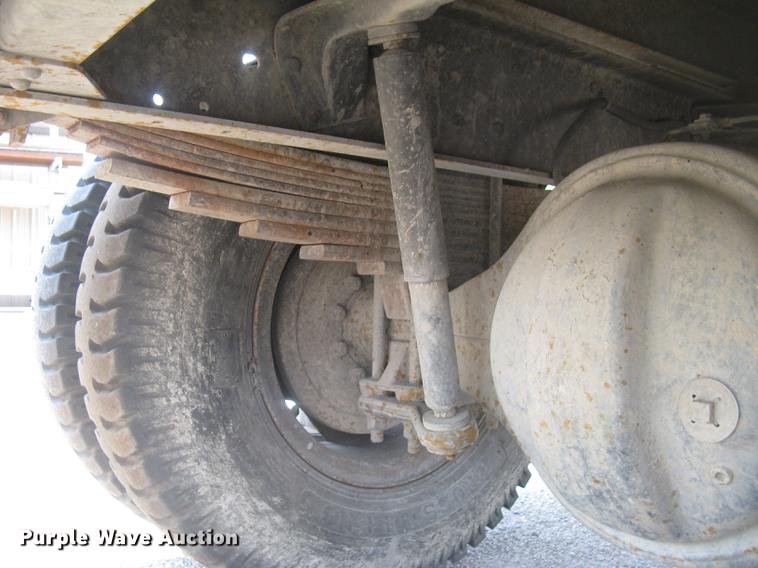 image for item DE2952 1992 GMC TopKick 6500 flat dump bed truck