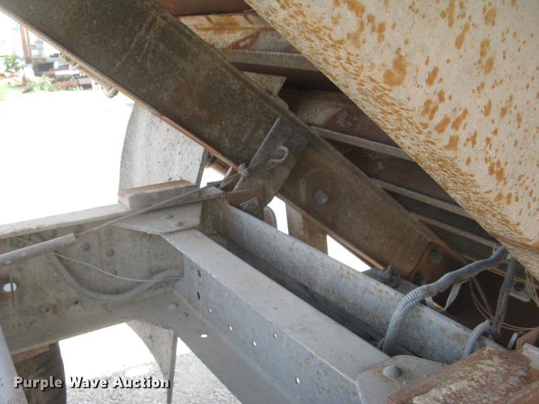 image for item DE2952 1992 GMC TopKick 6500 flat dump bed truck