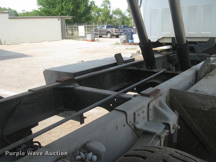 image for item DE2952 1992 GMC TopKick 6500 flat dump bed truck
