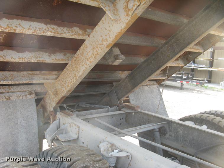 image for item DE2952 1992 GMC TopKick 6500 flat dump bed truck