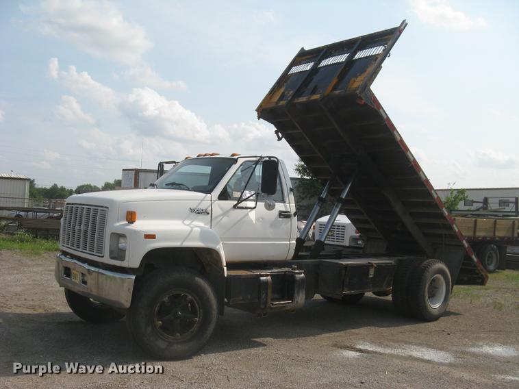 image for item DE2952 1992 GMC TopKick 6500 flat dump bed truck