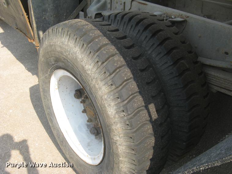 image for item DE2952 1992 GMC TopKick 6500 flat dump bed truck