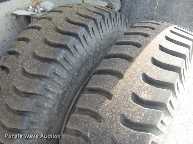 image for item DE2952 1992 GMC TopKick 6500 flat dump bed truck