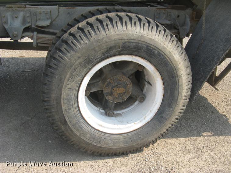 image for item DE2952 1992 GMC TopKick 6500 flat dump bed truck