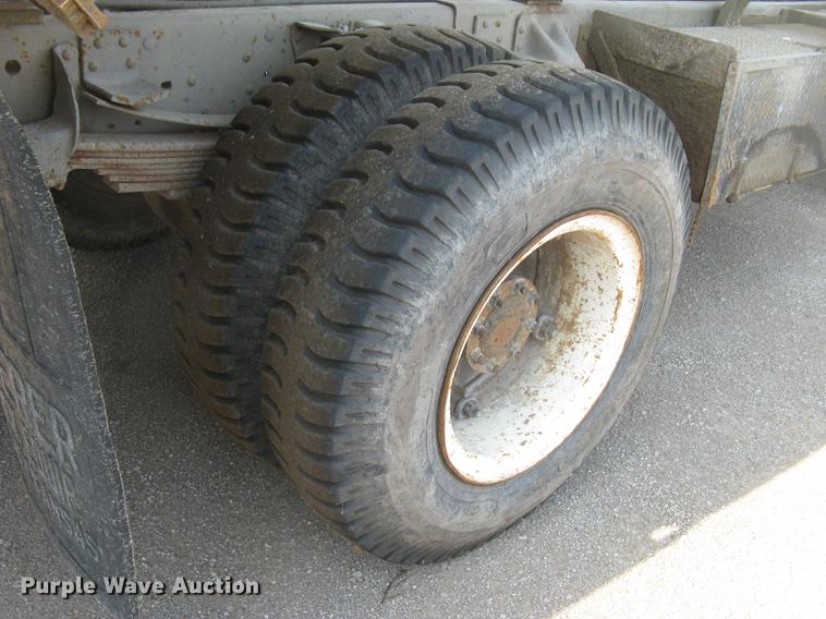 image for item DE2952 1992 GMC TopKick 6500 flat dump bed truck