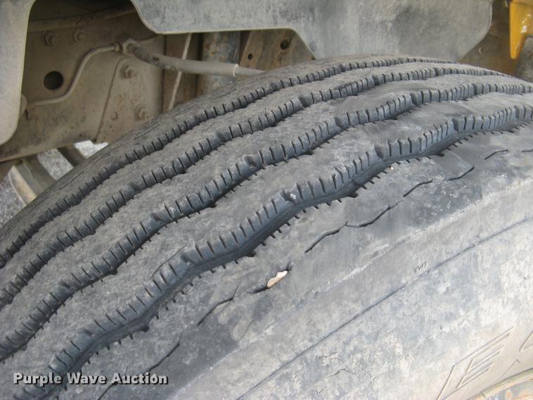 image for item DE2952 1992 GMC TopKick 6500 flat dump bed truck