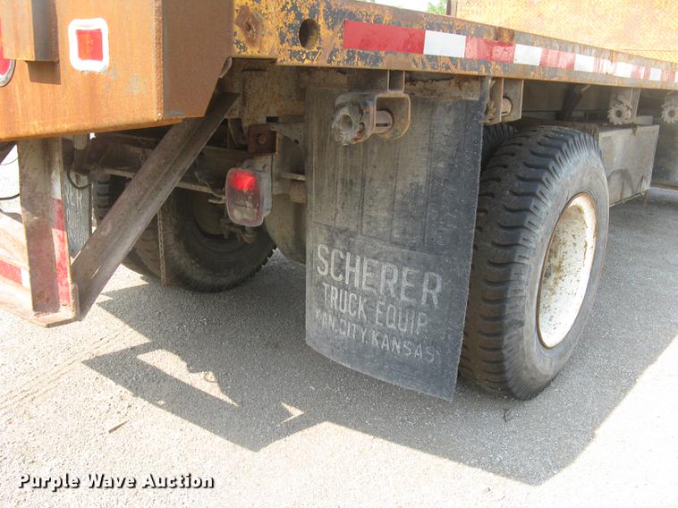 image for item DE2952 1992 GMC TopKick 6500 flat dump bed truck