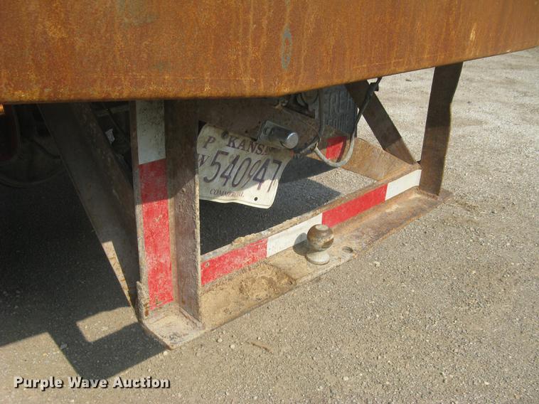 image for item DE2952 1992 GMC TopKick 6500 flat dump bed truck