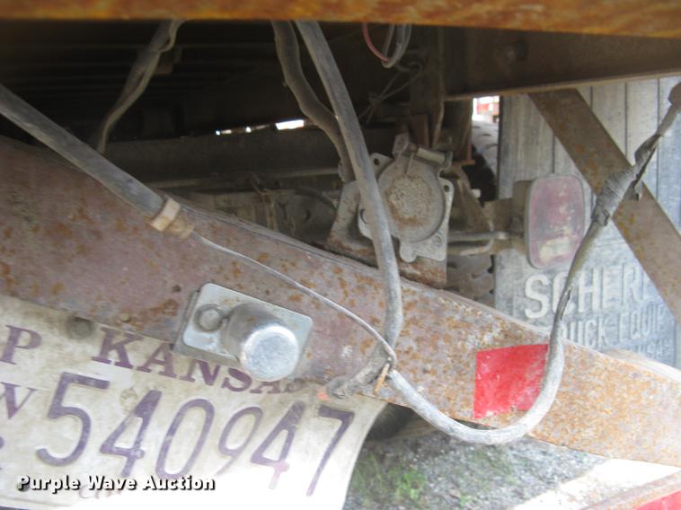 image for item DE2952 1992 GMC TopKick 6500 flat dump bed truck