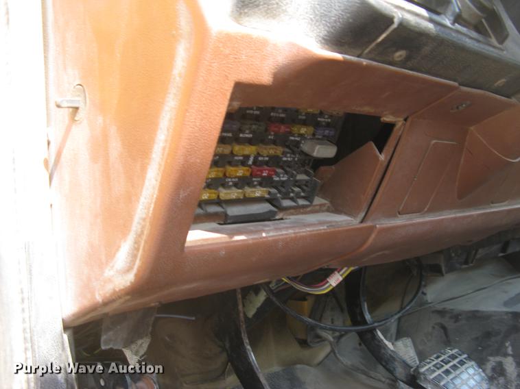 image for item DE2952 1992 GMC TopKick 6500 flat dump bed truck