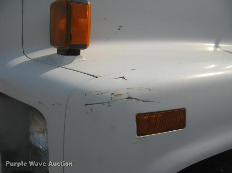 image for item DE2952 1992 GMC TopKick 6500 flat dump bed truck