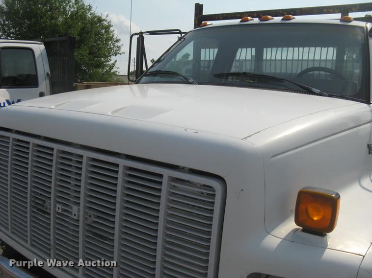 image for item DE2952 1992 GMC TopKick 6500 flat dump bed truck