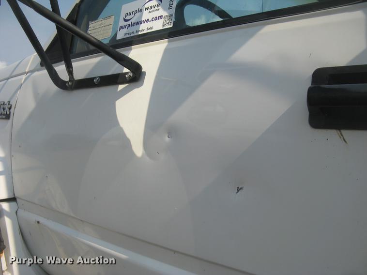 image for item DE2952 1992 GMC TopKick 6500 flat dump bed truck