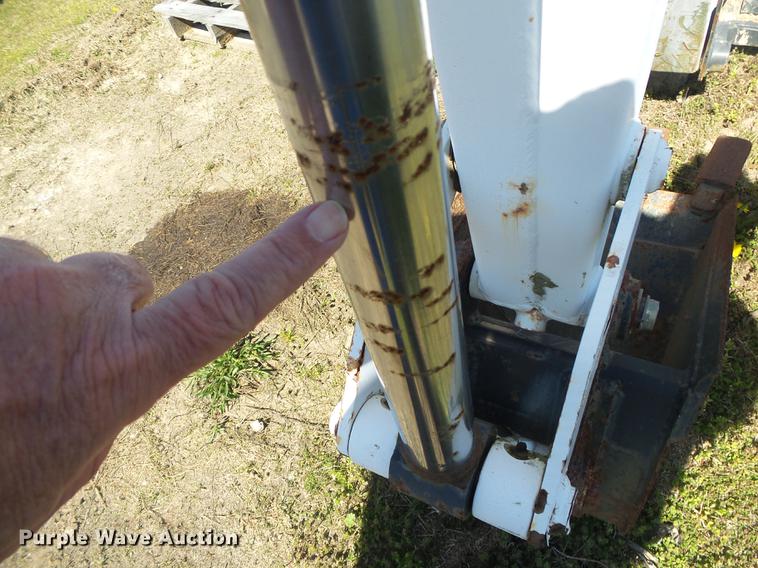 image for item DE3621 Bobcat 607 skid steer backhoe attachment