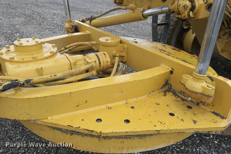 image for item DE3747 2001 Caterpillar 135H motor grader