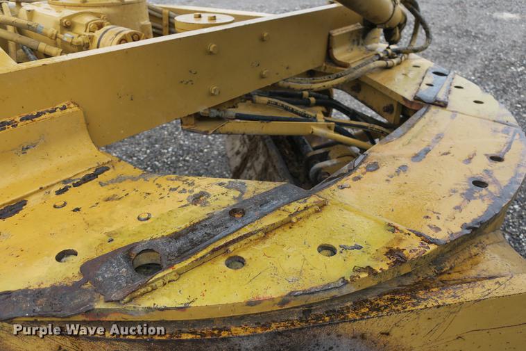 image for item DE3747 2001 Caterpillar 135H motor grader