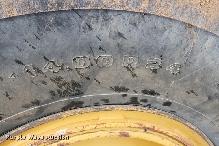 image for item DE3747 2001 Caterpillar 135H motor grader