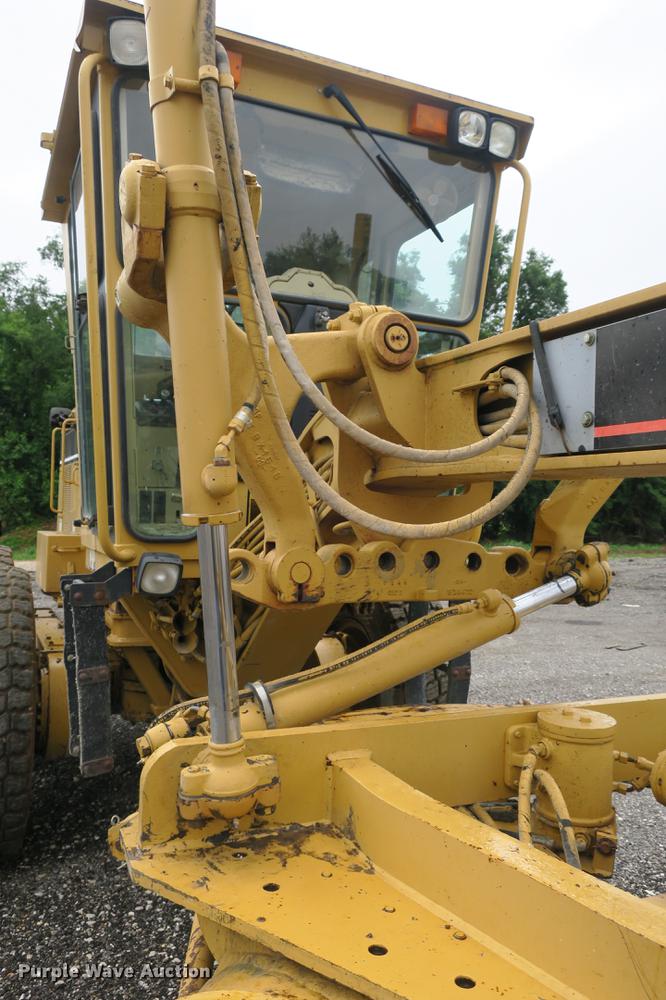 image for item DE3747 2001 Caterpillar 135H motor grader