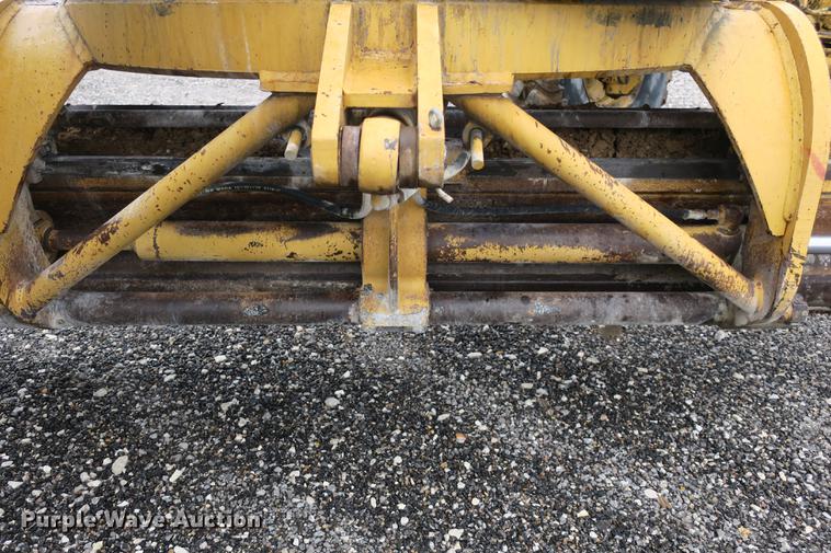 image for item DE3747 2001 Caterpillar 135H motor grader