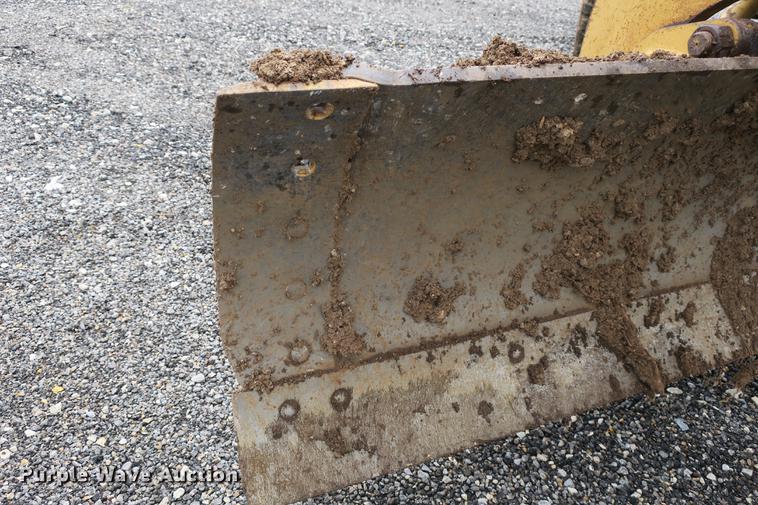 image for item DE3747 2001 Caterpillar 135H motor grader