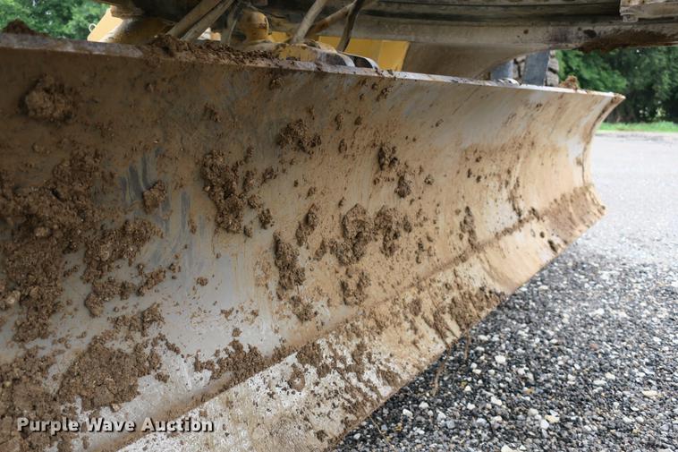 image for item DE3747 2001 Caterpillar 135H motor grader