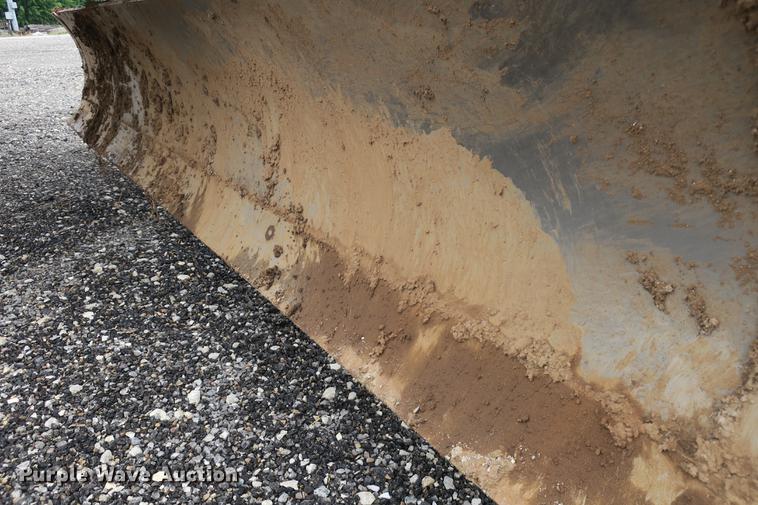 image for item DE3747 2001 Caterpillar 135H motor grader