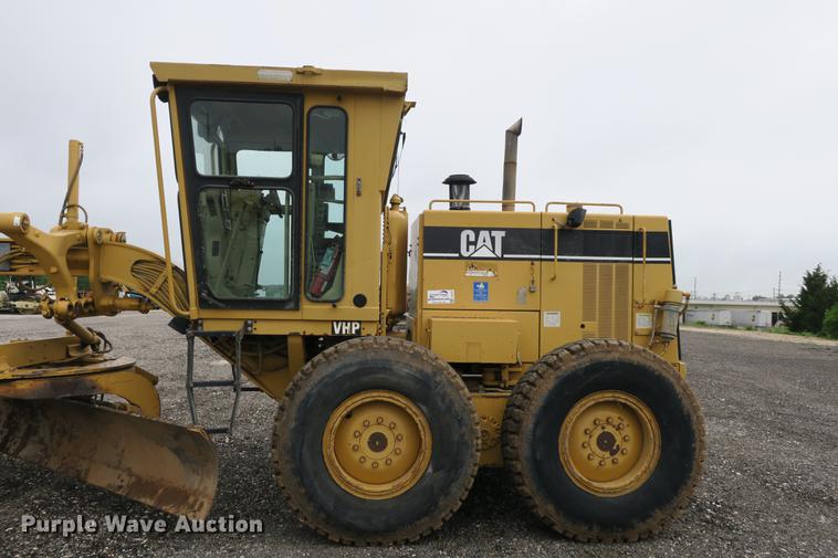 image for item DE3747 2001 Caterpillar 135H motor grader