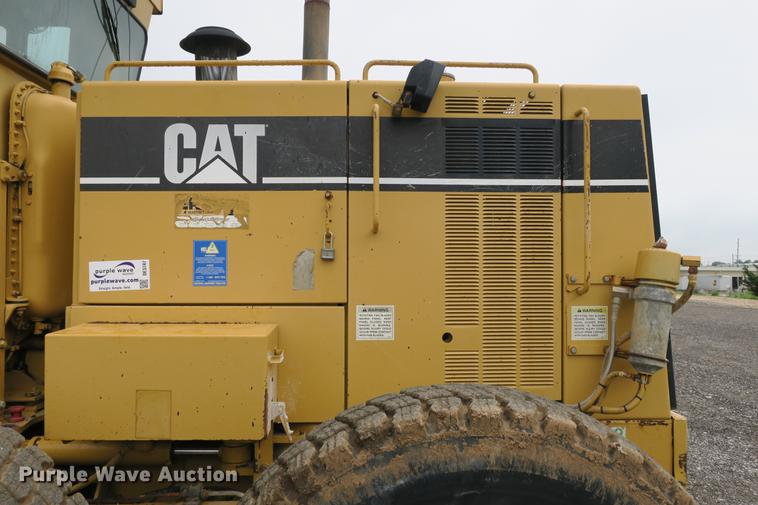 image for item DE3747 2001 Caterpillar 135H motor grader
