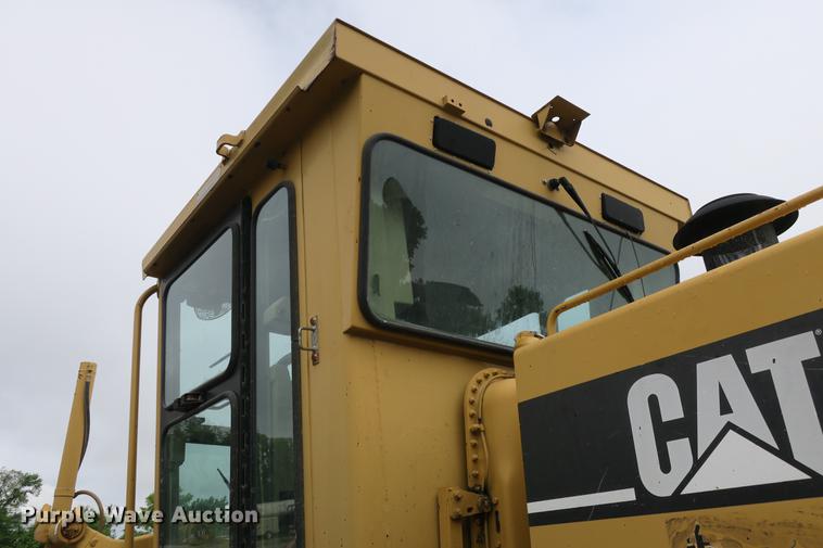 image for item DE3747 2001 Caterpillar 135H motor grader