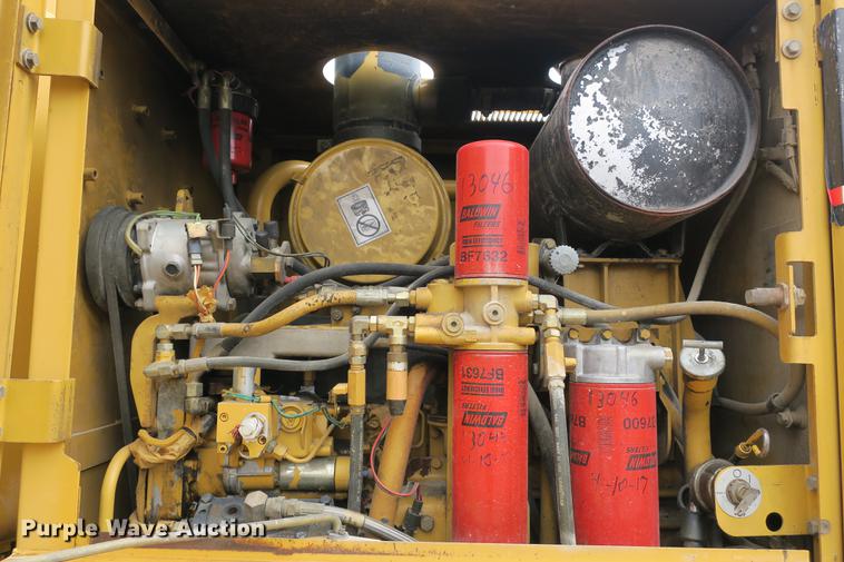 image for item DE3747 2001 Caterpillar 135H motor grader