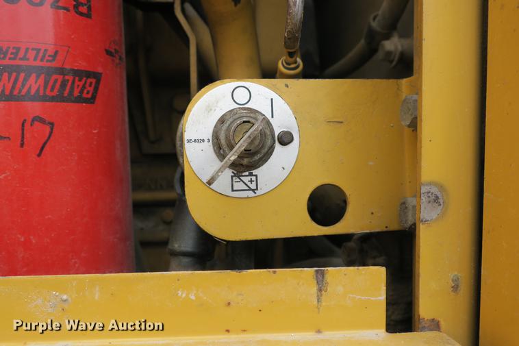 image for item DE3747 2001 Caterpillar 135H motor grader