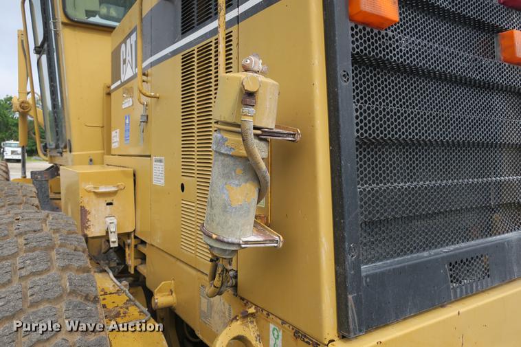 image for item DE3747 2001 Caterpillar 135H motor grader