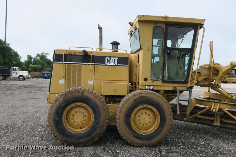 image for item DE3747 2001 Caterpillar 135H motor grader
