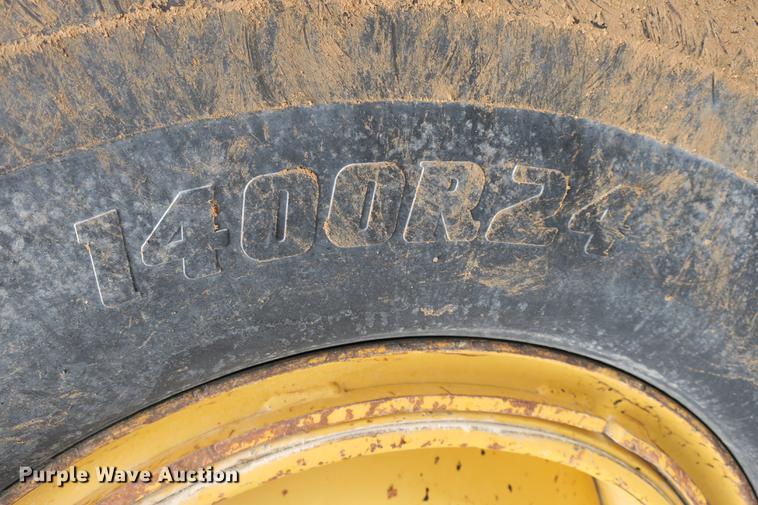 image for item DE3747 2001 Caterpillar 135H motor grader