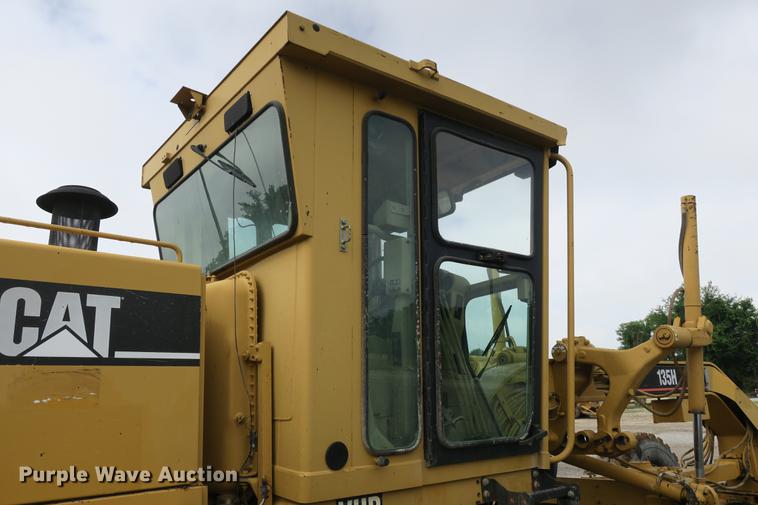 image for item DE3747 2001 Caterpillar 135H motor grader